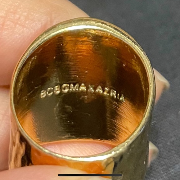 Gold tone ring - Picture 3 of 3